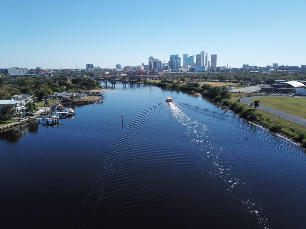 The best photography spots in Tampa, Florida - Hillsborough River and city skyline