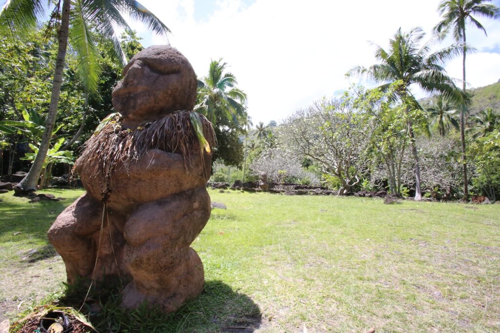 Ārahurahu Marae statue